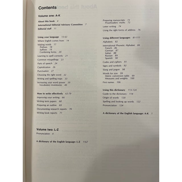The World Book Dictionary — 1989 Two-Volume Set With Green Binding and Gilt Lettering For Sale - Image 4 of 6