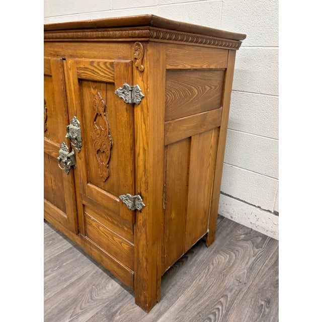 Early 20th Century Antique Large Size American Oak and Metal Ice Box Chest Cabinet For Sale - Image 5 of 15
