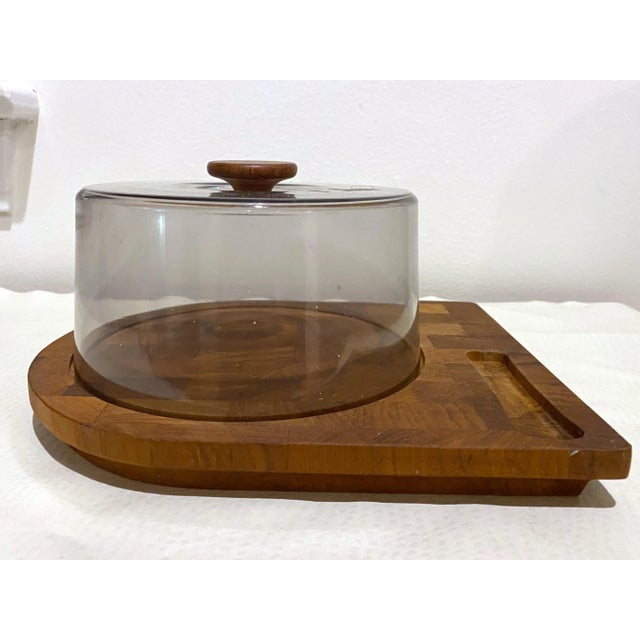 A fantastic teak and walnut end grain cheese board with plastic cover and teak handle. The wood is in excellent condition....