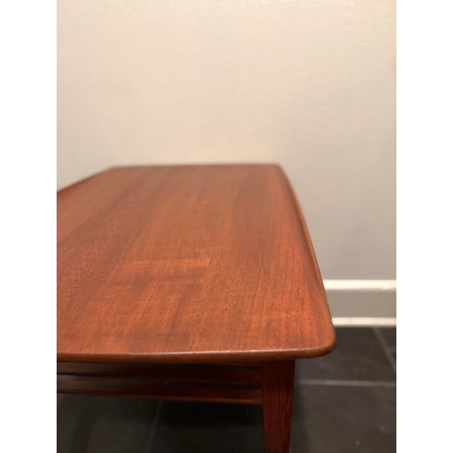 Wood John Stuart Mid-Century Modern Sculptural Wood End Table, Newly Refinished, C. 1960s For Sale - Image 7 of 9