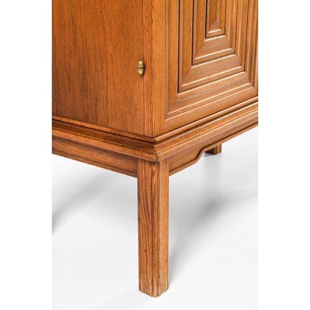 Brown Mid-Century Modern Oak and Brass Cabinet by Oscar Nilsson, 1940s For Sale - Image 8 of 11
