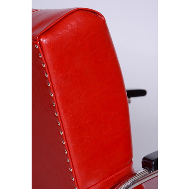 This pair of Bauhaus style armchairs dates back to the early 20th century and was made in Germany. The chairs are crafted...