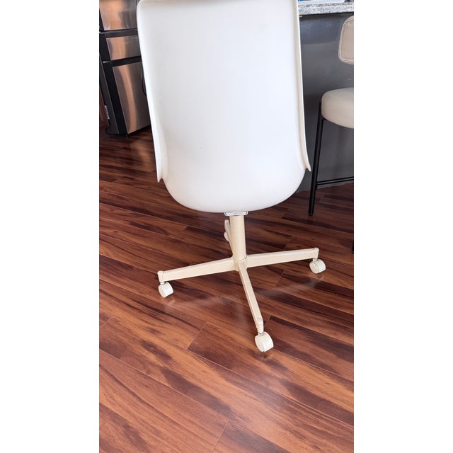 Vintage 1975 Mid Century Modern Chrome Craft Fiberglass Shell Chairs For Sale In Tampa - Image 6 of 7
