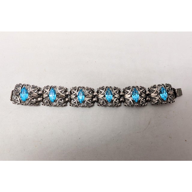 Napier Vintage Signed Napier Book Piece Silvertone & Faux-Aquamarine Link Bracelet For Sale - Image 4 of 9