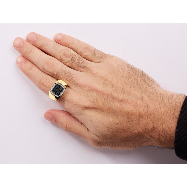Early 21st Century Men's 10K Yellow Gold 1.00 Cttw Cushion Cluster Black and White Diamond Statement Ring (I-J Color, I2-I3 Clarity) - Ring - Size 10 For Sale - Image 5 of 6