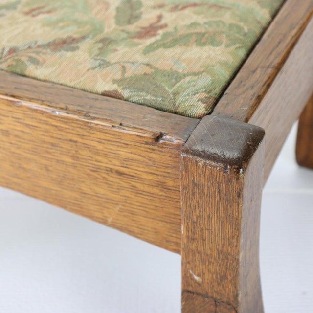 Antique Stickley School Oak Flared Leg Footstool Unsigned C1920 Measures - 10.25"H x 16.5"W x 14.5"D This antique...