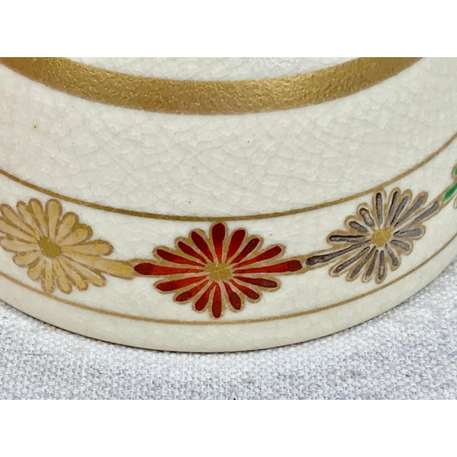 Vintage handmade Japanese bowl. Comes in a small box. Never used. Wonderful handmade design that is signed. Elegant and...