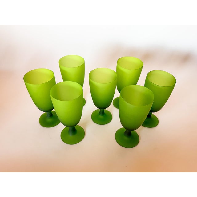 Mid-Century Modern 1960s Carlo Moretti Italy Satinato Frosted Green Wine Water Glasses - Set of 7 For Sale - Image 3 of 7