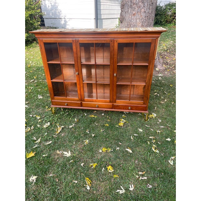 Ethan Allen Mount Vernon Hutch Top Curio Display Wood and Glass Display Cabinet For Sale - Image 9 of 12