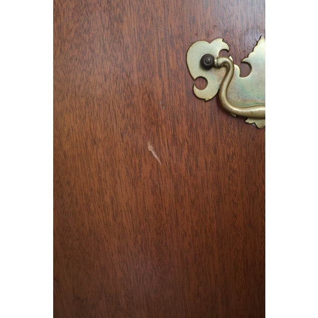 Biggs of Richmond Chippendale Mahogany Bachelor’s Chest With Brass Hardware For Sale - Image 16 of 18