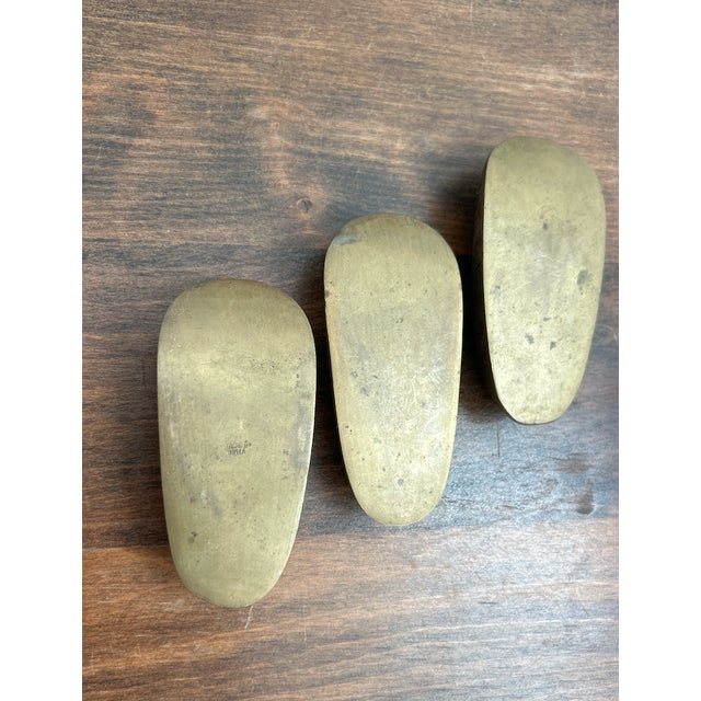 Set of Three Vintage Brass Shoe-Shaped Pocket Ashtrays Made in G. L. India For Sale - Image 14 of 18