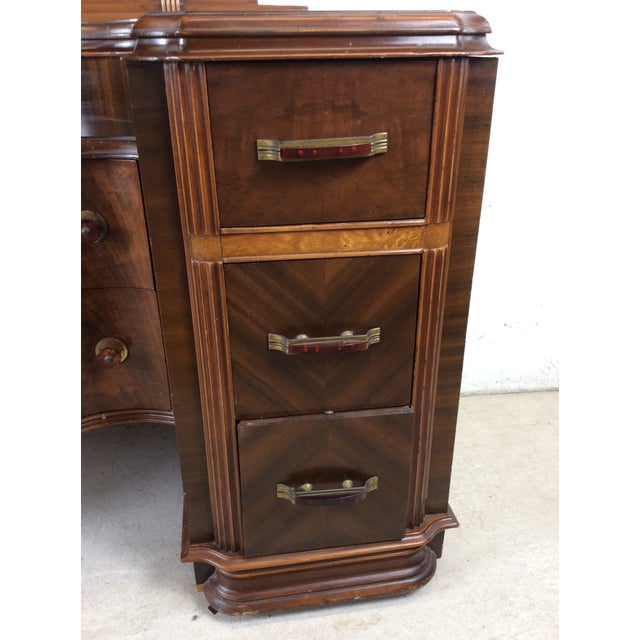 Art Deco Vanity With 8 Dovetailed Drawers and Round Mounted Mirror For Sale - Image 18 of 18