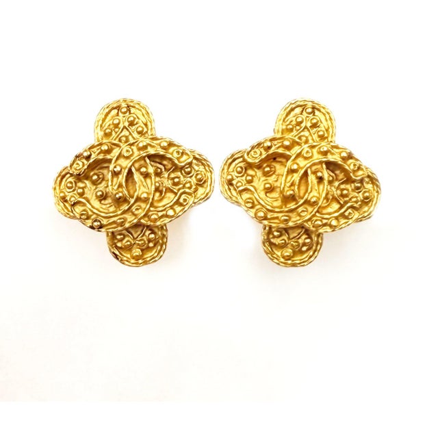 Contemporary Chanel Vintage Gold Plated CC Dot Cross Clip on Earrings, A Pair For Sale - Image 3 of 6