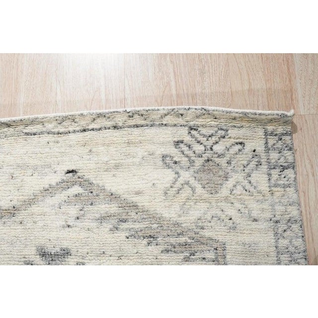 8x10 Ivory Hand-Knotted Wool Snowflake Medallion Classic Traditional Carpet Rug For Sale - Image 4 of 5