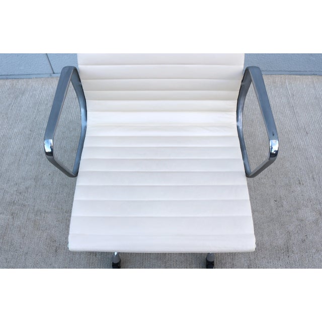 Mid-Century Herman Miller Eames Aluminum Group Management Chair in White Leather For Sale - Image 15 of 18