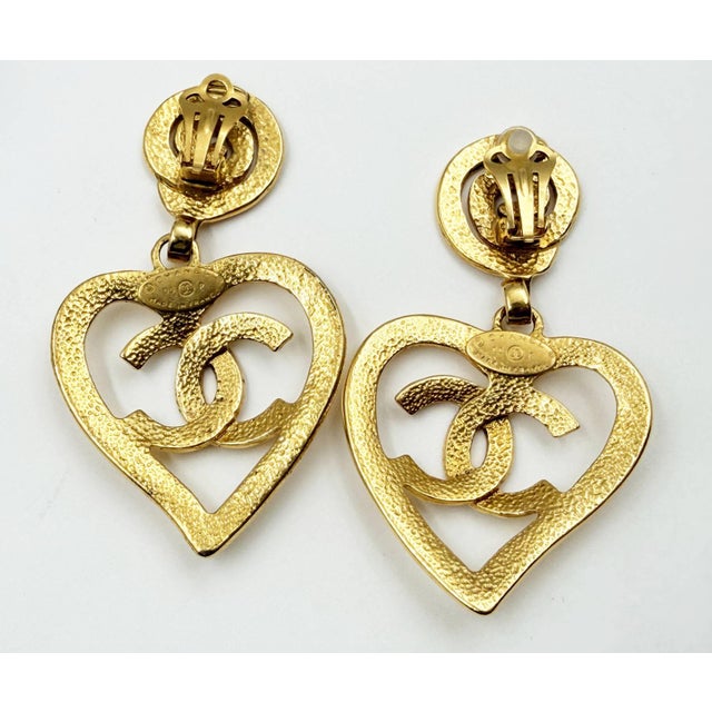 1990s 1990s A Pair Chanel Vintage Gold Plated Spiral CC Heart Dangle Large Clip on Earrings For Sale - Image 5 of 5