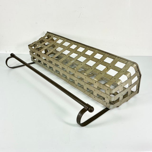 1970s Vintage Farmhouse Boho Chic Rustic Tin Wall-Mounted Basket Shelf With Towel Bar. For Sale - Image 13 of 18