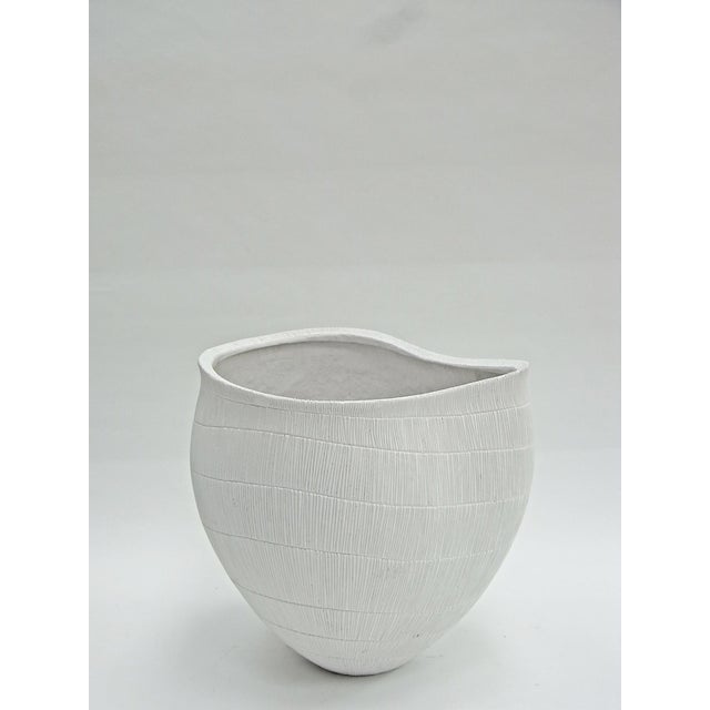 Amorphe Plant Pot in White Slurried Fibre Glass from Gunter Lambert, 2000s For Sale - Image 10 of 10