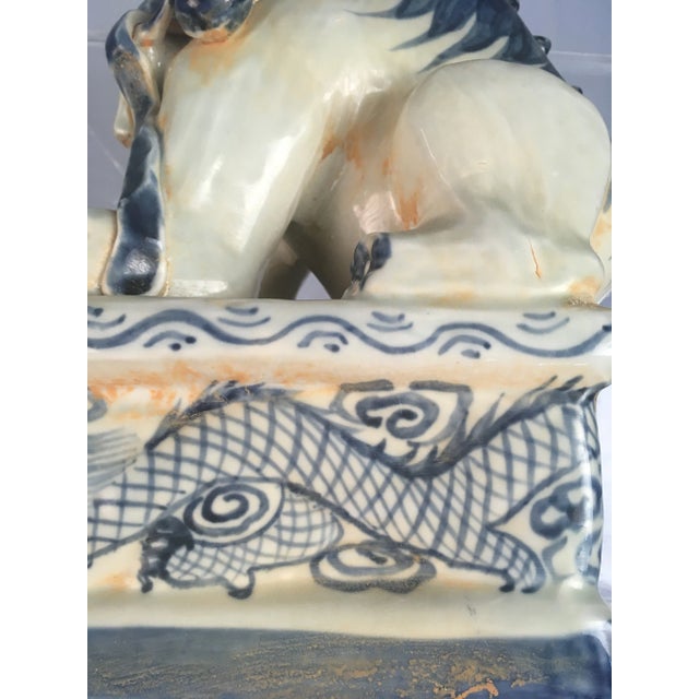 Asian Antique Blue and White Foo Dogs - a Pair For Sale In Charleston - Image 6 of 9