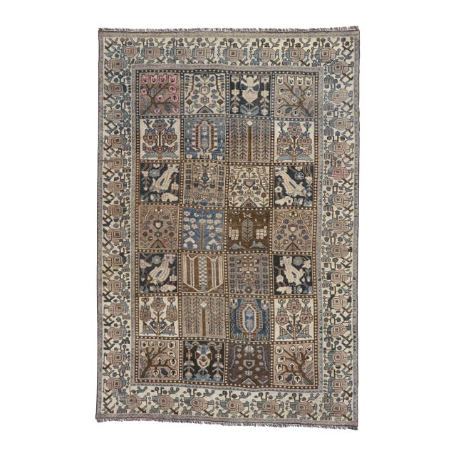 Antique Persian Shiraz Rug - 06'04 X 09'06 For Sale