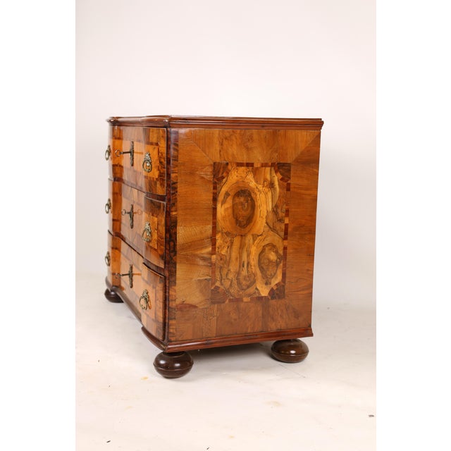 Brown Baroque Chest of Drawers in Walnut, Braunschweig, Germany, 1780 For Sale - Image 8 of 14