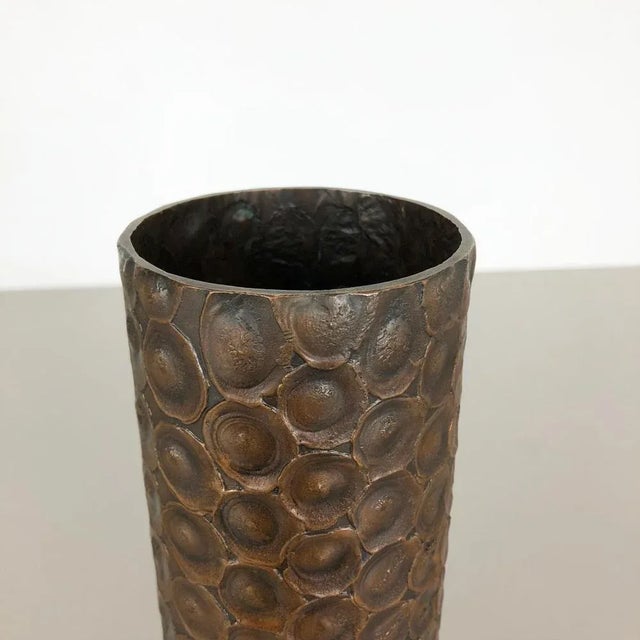 Brutalist Sculptural Copper Vase in the Style of Auböck, Austria, 1950s For Sale - Image 4 of 16