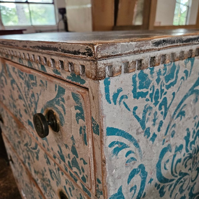 Late 19th Century Late 19th Century English Blue and White 3 Drawer Italian Style Commode With Rosette Round Handles For Sale - Image 5 of 18
