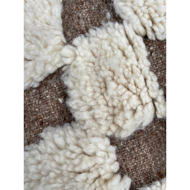 White 1980s Handmade Moroccan Beni Ouarain Rug For Sale - Image 8 of 12