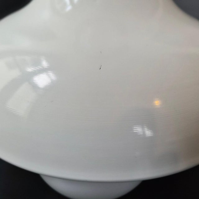 Very good overall condition. Minor signs of wear on the high-quality white lacquered metal. Works, original bulbs. Minimum...