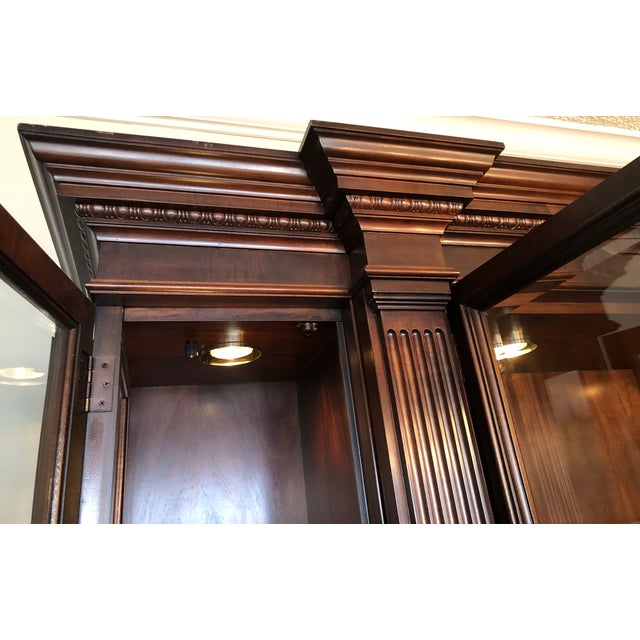 1990s Century Claridge Collection Breakfront China Cabinet / Lighted / Glass Shelves Mahogany (2 Piece), Attributed For Sale - Image 11 of 16