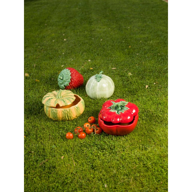 The pumpkin, with its round shape, its colours and its unmistakable texture could not escape Bordallo's inventive...