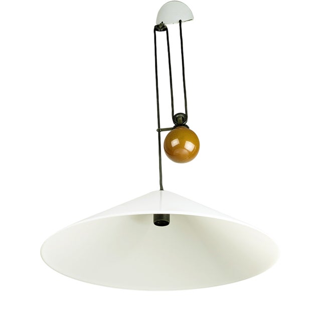 White Plastic and Metal Counterweight Aggregato Pendant Lamp by E. Mari for Artemide, 1978 For Sale