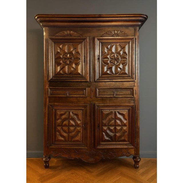 Antique Four-Panel Cabinet in Walnut, 1700s For Sale - Image 6 of 6