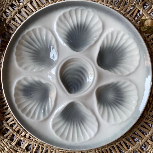 These majolica oyster plates are very modern and elegant. Can be used for tapas, aperitif, raw vegetables, and shellfish...