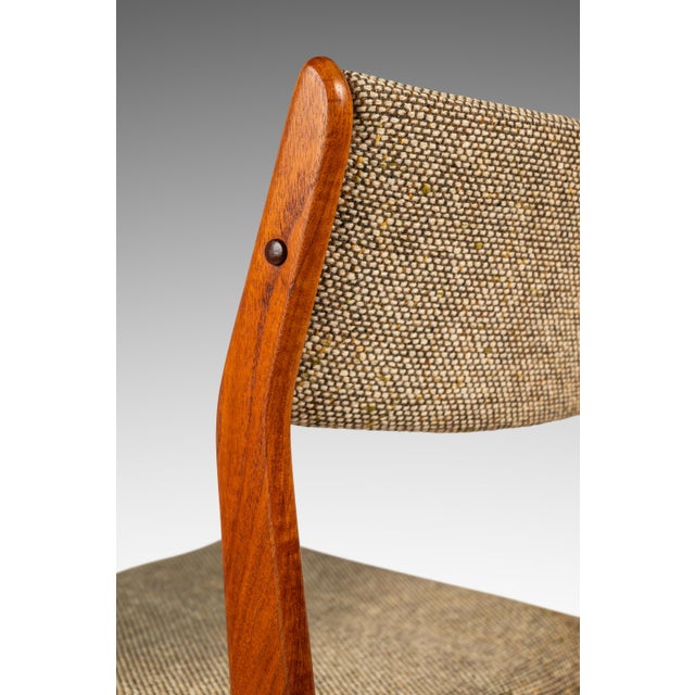 Danish Mid-Century Modern Dining / Desk Chair in Solid Teak & Original Oatmeal Fabric by Scandinavia Woodworks Co., C. 1970's For Sale - Image 16 of 18
