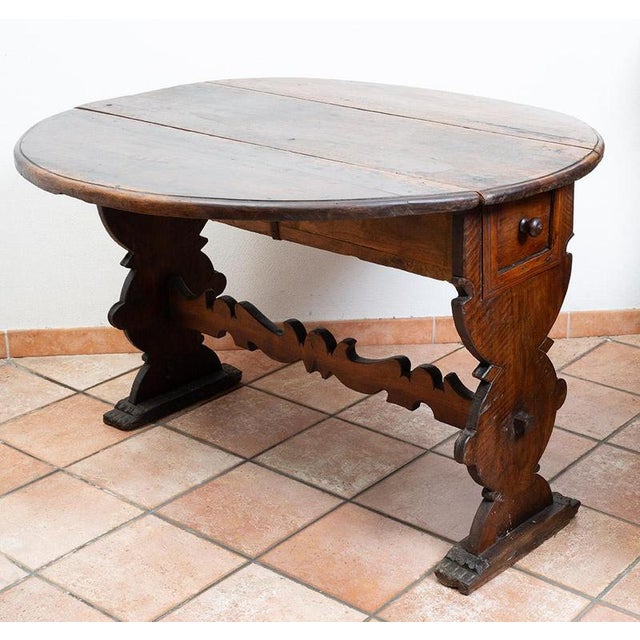 Antique Asse di Coppe Table in Solid Walnut with Side Panels, Italy, 17th Century For Sale - Image 4 of 7