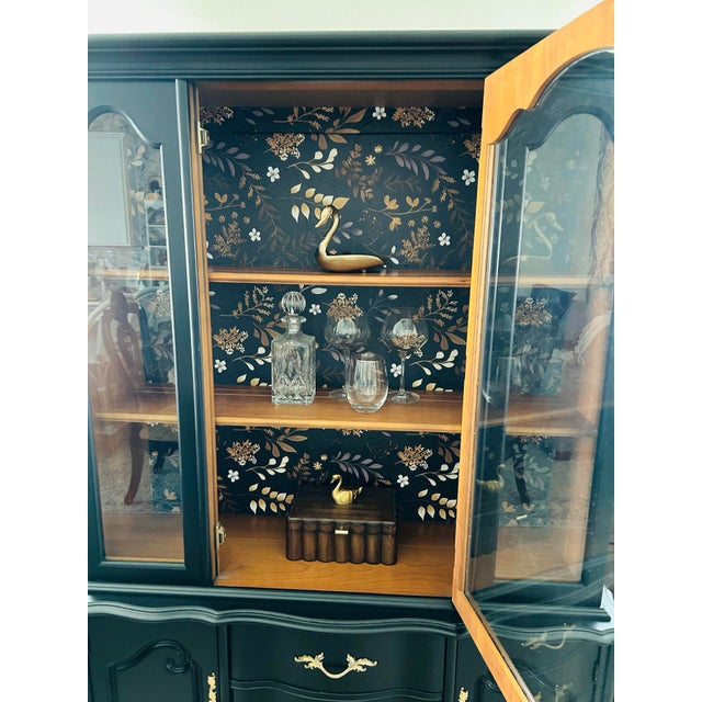 French Provincial Vintage French Provincial China Hutch & Bar Cabinet by Bassett Furniture Company For Sale - Image 3 of 10