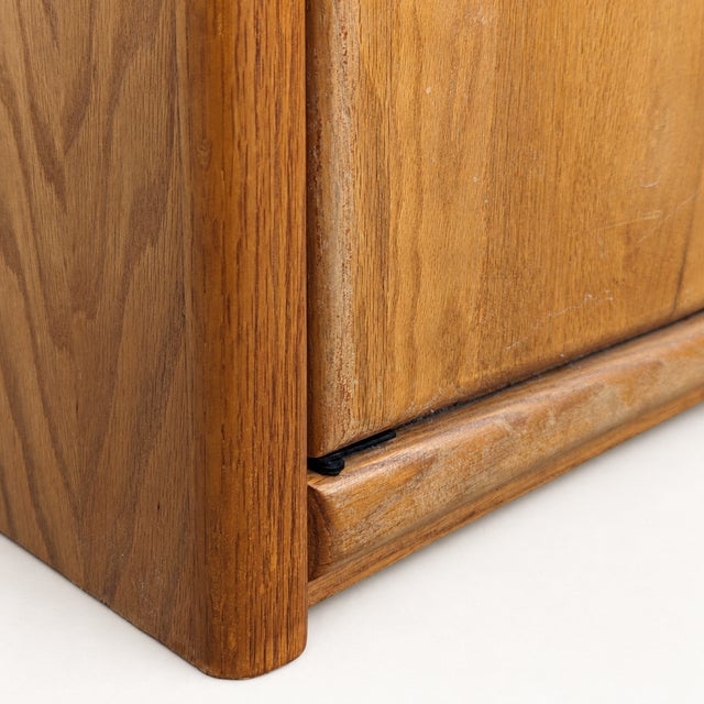 Late-20th-Century Oak Bookcase With Adjustable Shelves For Sale - Image 9 of 15