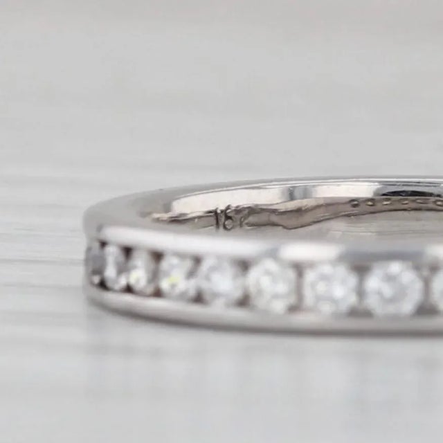 Gemstone Information: - Natural Diamonds - Total Carats - 0.25ctw Cut - Round Brilliant Color - F - G Clarity - VS1 - VS2...