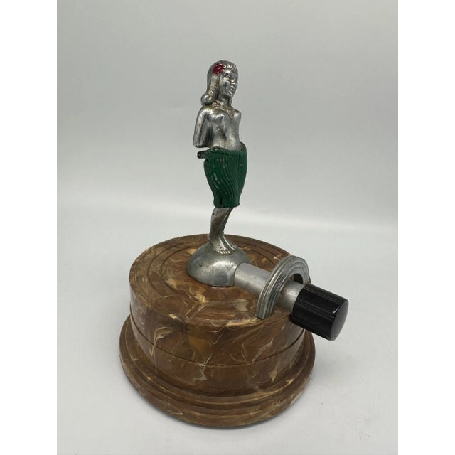 1930s Arrow "Naughty Hula Girl" Swirled Bakelite Table Striker Lighter For Sale - Image 4 of 9