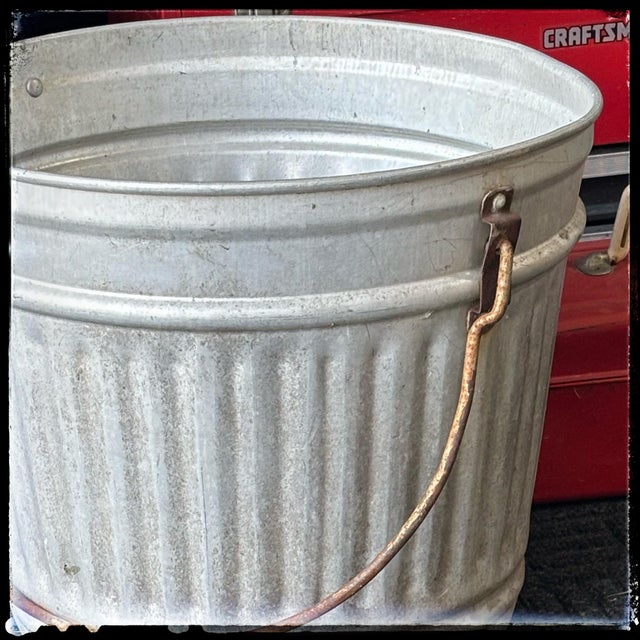Early 20th Century English Bucket Galvanized Metal Wash Tub For Sale - Image 5 of 12
