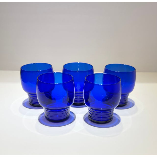 1930s Hollywood Regency Cobalt Blue Tumblers Barware- Set of 5 For Sale - Image 4 of 12