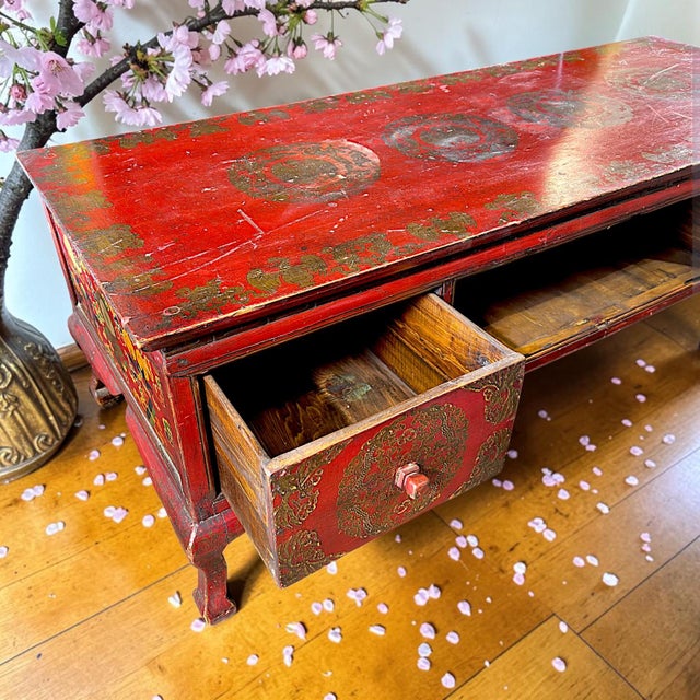 Vintage Chinese Red Lacquer Low Kang Coffee Table With Drawers, Hand-Painted, Mid-20th Century For Sale In Palm Springs - Image 6 of 14