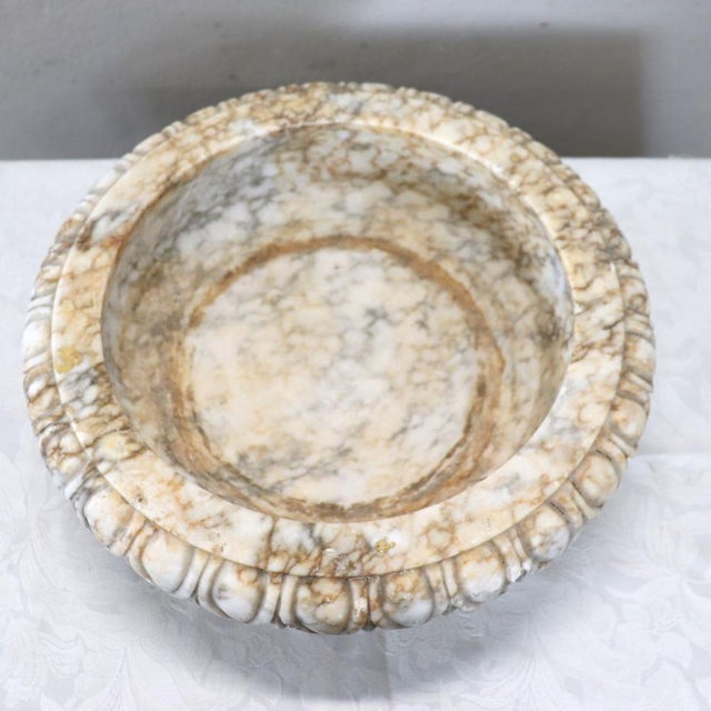 20th Century Circular Sink in Marble, 1890s For Sale - Image 9 of 13