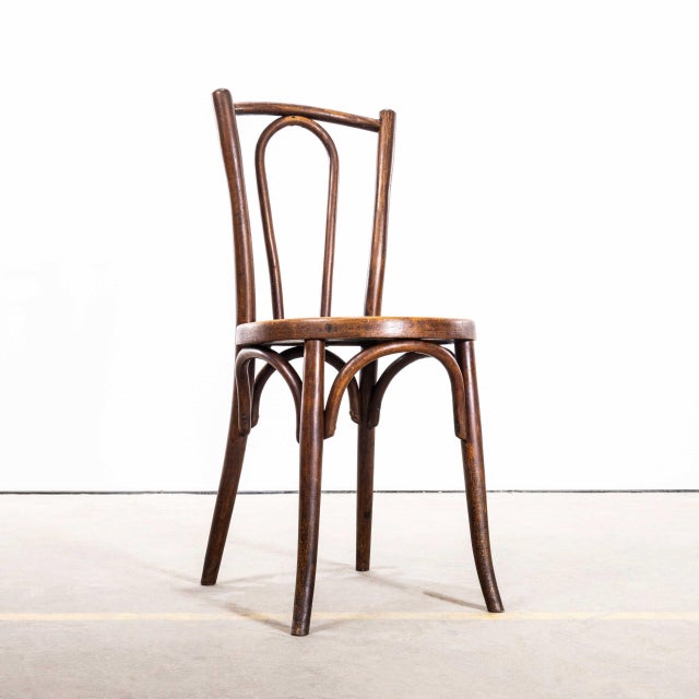 1950’s French Mid Tan Hooped Back Classic Dining Chairs – Set Of Six. Made by the maker Baumann. Baumann is a slightly off...