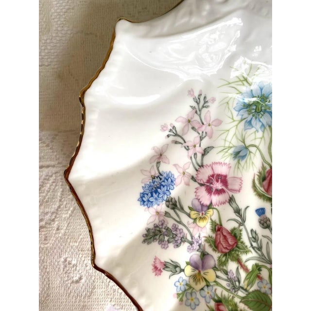 John Aynsley Vintage Aynsley, John Wild Tudor Shell Shaped Trinket Dish - Roses, Thistles, Flowers, Swirled For Sale - Image 4 of 6