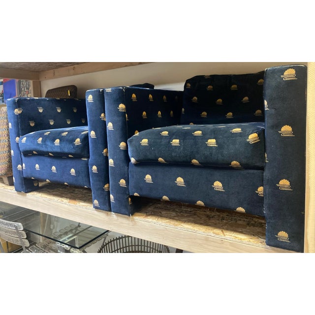 1980s 1980s Pair of Parsons Style Club Chairs in Deep Blue Velvet With an Abstract Sunset Motif Pattern For Sale - Image 5 of 8