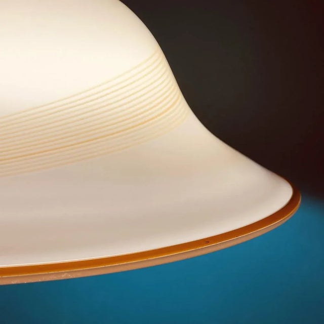 The beautiful large Murano glass chandelier by De Majo. Made in Italy in the 70s. Despite its weight (5 kg), the...