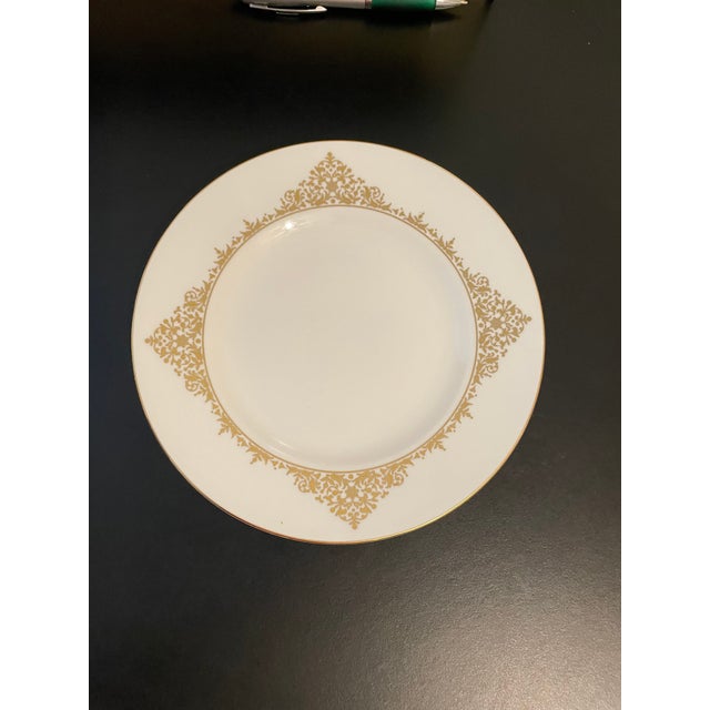 Gold 1990s Wedgwood Bone China Vera Wang Empress Jewel Dinner Set- 5 Pieces For Sale - Image 8 of 12