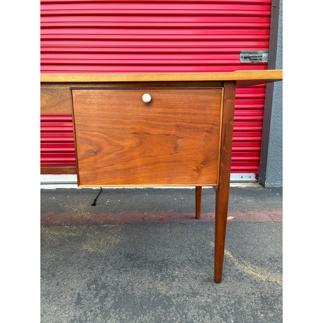 For sale is highly collectible desk designed by Kipp Stewart and Stewart MacDougall for the iconic 1950s/1960s Declaration...